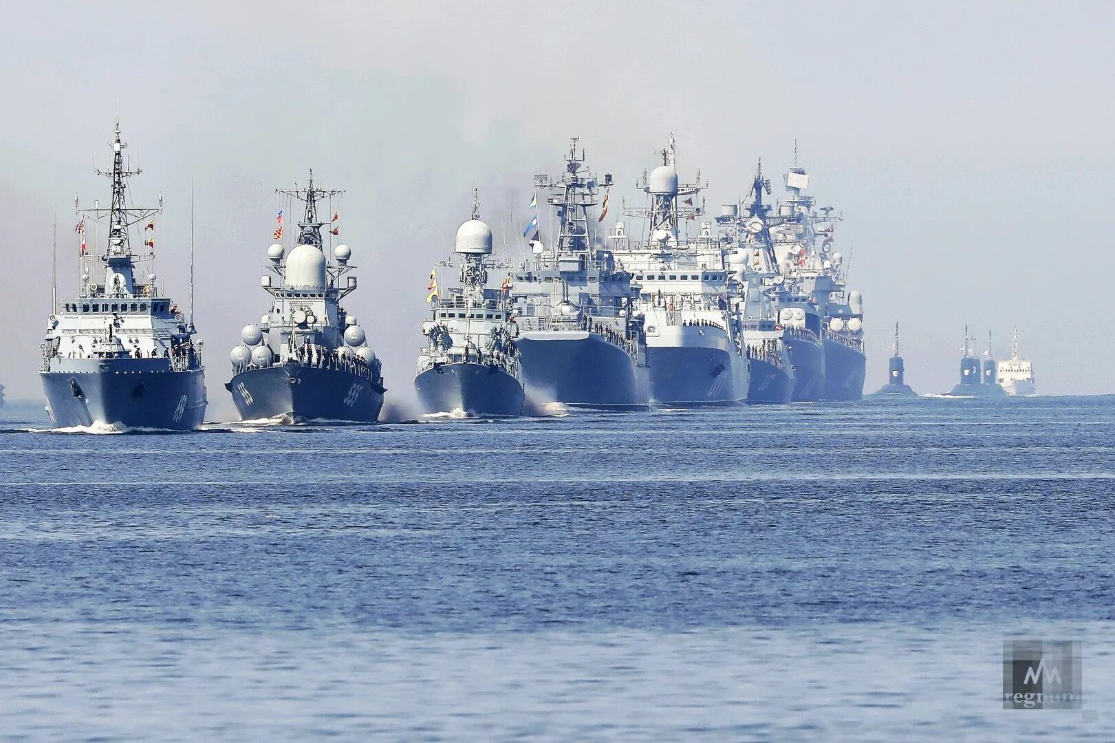 Российский военный флот корабли. Военно-морской парад в Кронштадте. Парад ВМФ В Кронштадте. Парад ВМФ В Кронштадте 2021. Кронштадт корабли ВМФ.