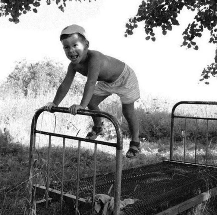Фотографии из детства. Фотографии нашего детства. Советское детство с надписями. Наше детство картинки.
