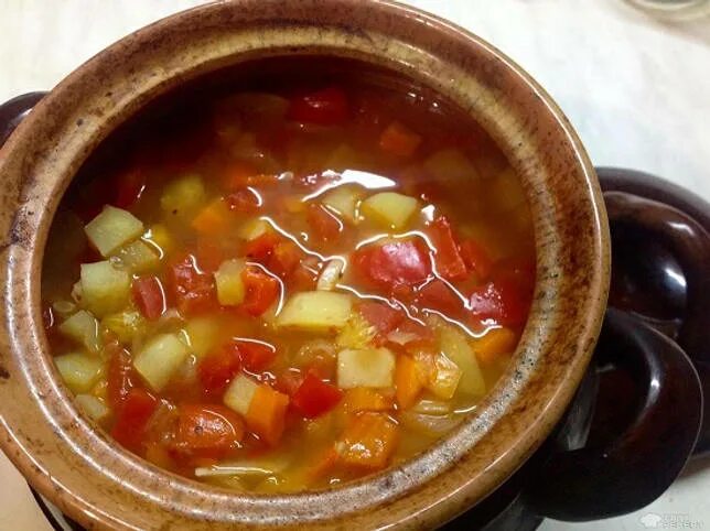 Рагу в горшочках с мясом. Рагу в горшочках в духовке. овощное рагу в горшочке в духовке. овощное рагу в горшочке в духовке с мясом. овощное рагу в горшочке в духовке без мяса.