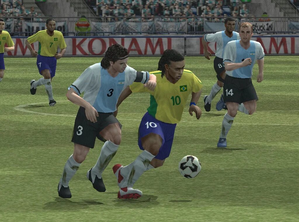 Игра world soccer. Pro Evolution Soccer 5. PES 05. PES 5 игра. PES 2005.