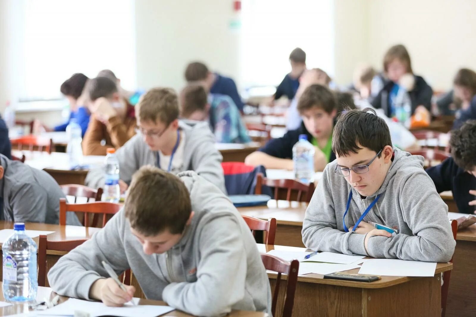 10 класс общее образование. Школьная олимпиада. школьники на олимпиаде. всероссийская олимпиада школьников. общее образование в россии.
