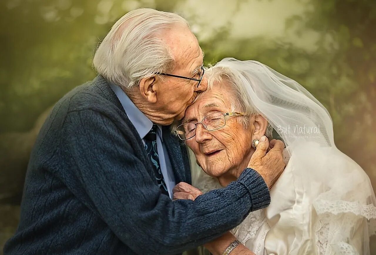 Пожилые люди. Счастливые пенсионеры. Счастливые старики. Красивые старики. Видео пожилым супругам