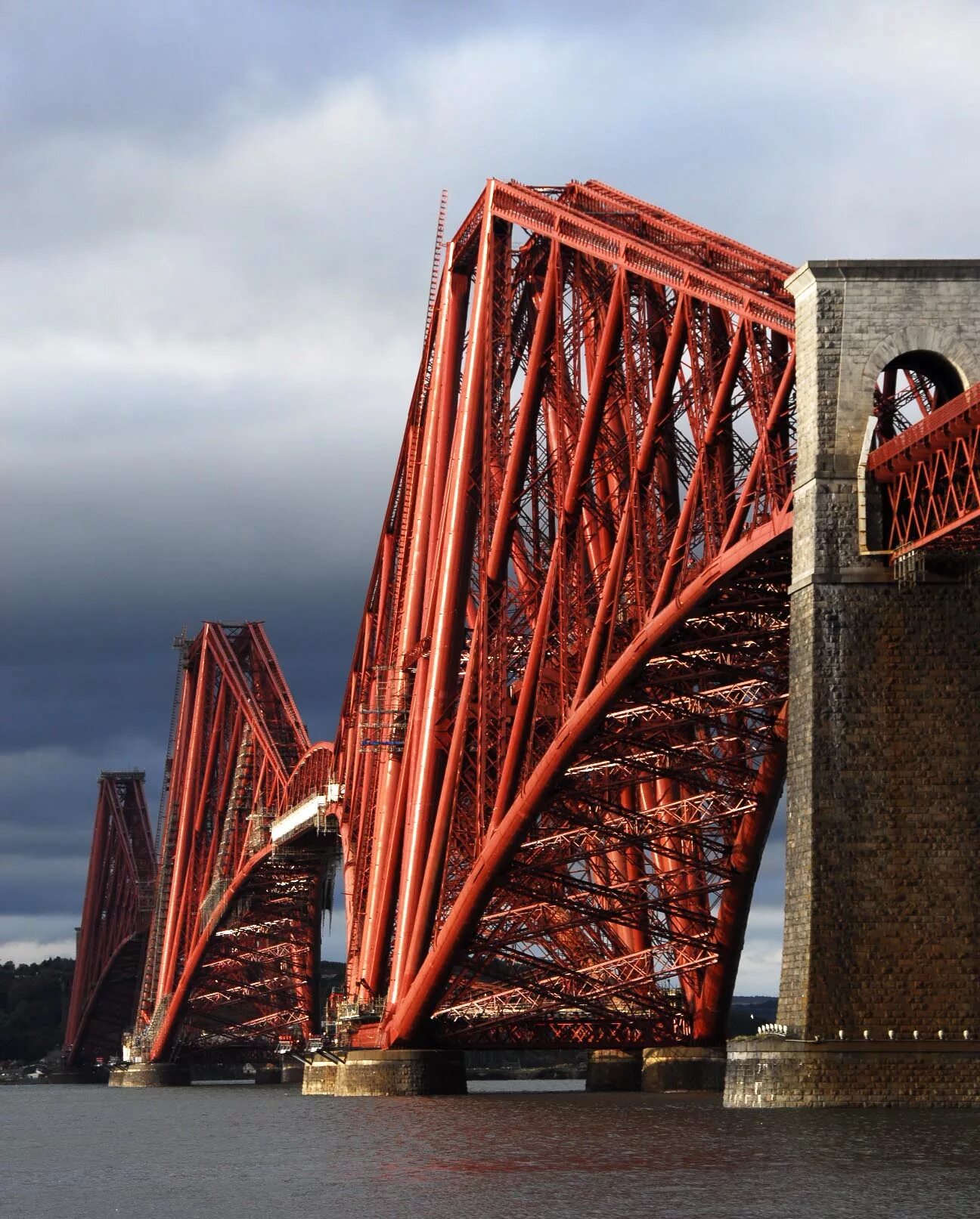 Бридж. Фортский мост в Шотландии. Мост Форт-бридж в Шотландии. Железнодорожный мост Форт-бридж Шотландия Архитектор. Мост бридж Ворм.