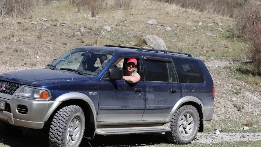 Ммс монтеро спорт. Mitsubishi montero sport black edition. Mitsubishi pajero sport 1 поколения. Mitsubishi montero sport 2000 тюнинг. Пороги ммс l200 new.