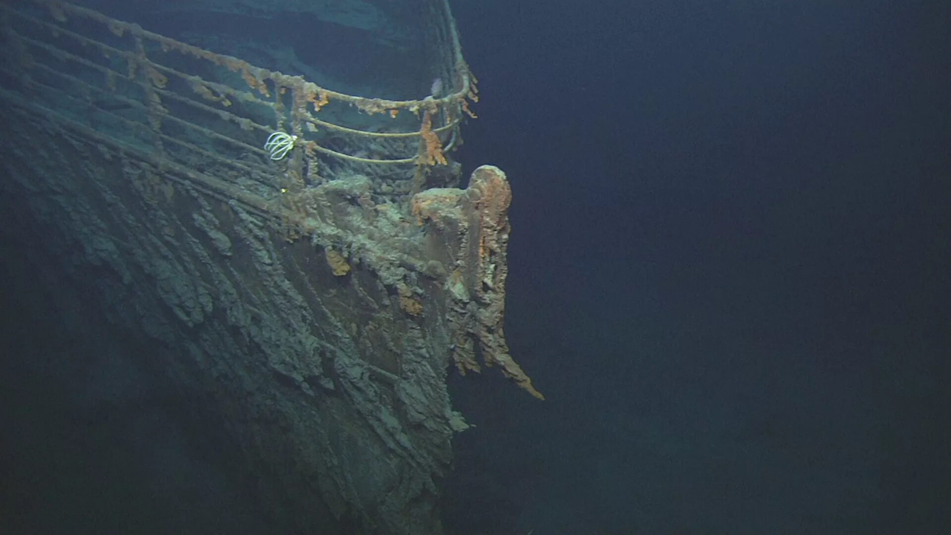 Глубина признать. Затонувший Титаник. Атлантический океан Титаник. Титаник затонувший в Атлантическом океане.