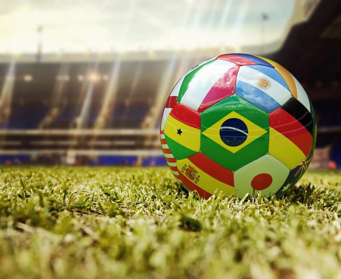 World cup soccer. Футбольный мяч с флагами. Футбольная Страна. Футбольный мяч на траве. Мячи для футбола страны.