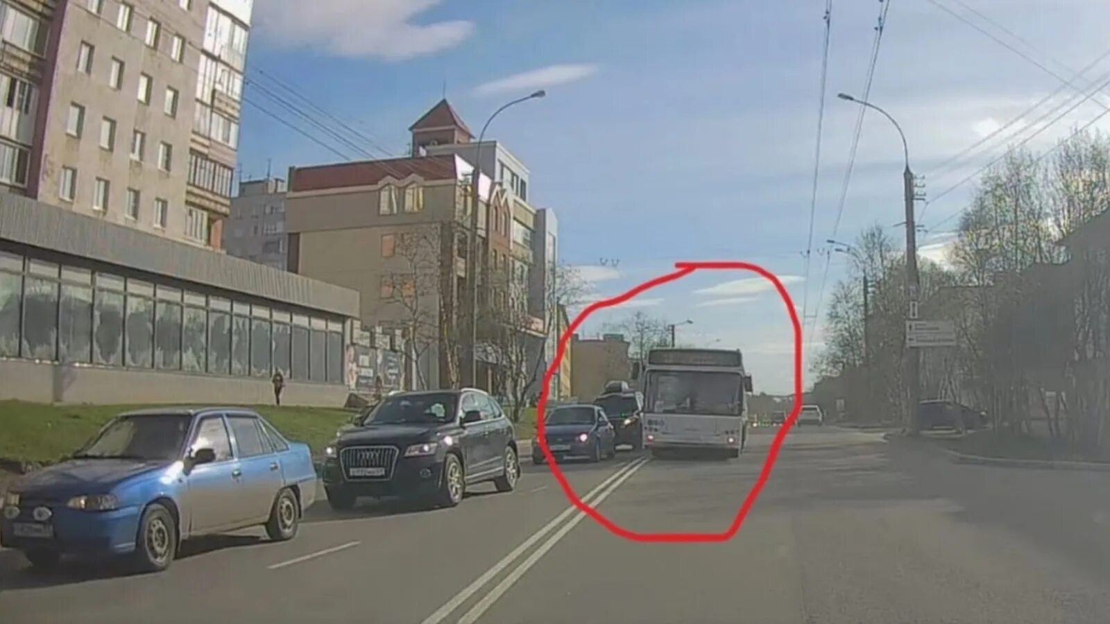 Водитель автобуса. Водитель автобуса мурманск. Автобус мурманска североморское атп. 51 маршрутка мурманск. Движение по полосам в городе и за городом.