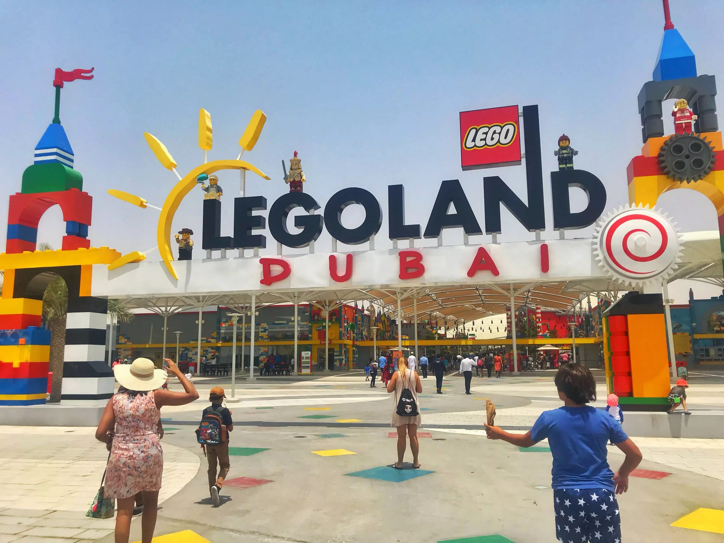 Леголенд дубай отзывы. Тематический парк Legoland Дубай. Леголенд ОАЭ аквапарк. Леголенд Дубай аттракционы.