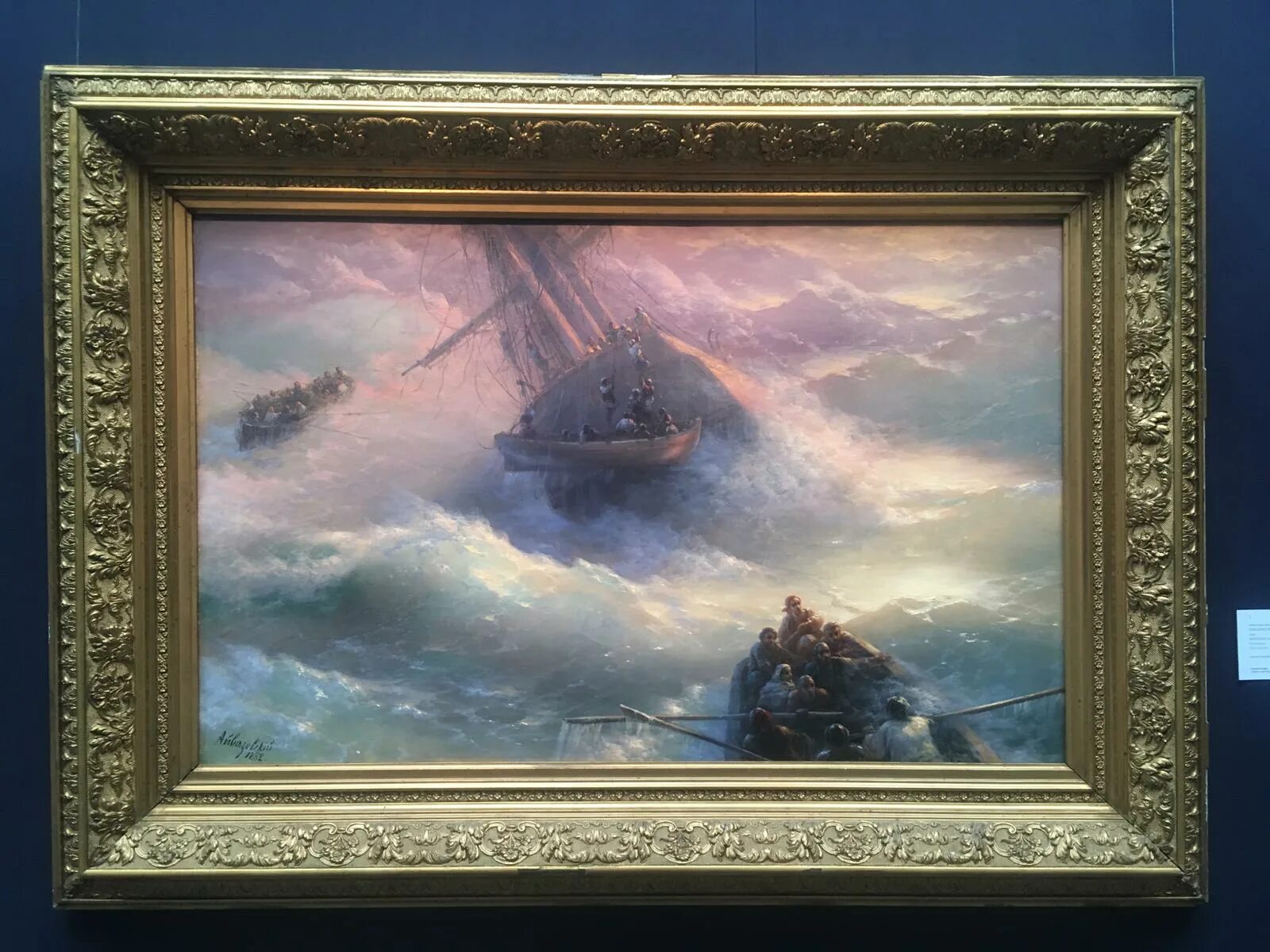 Картина находится. Айвазовский кораблекрушение 1884. Картины Айвазовского кораблекрушение в музее Фаберже. Репродукция Айвазовского Петра первого. Михаил Суслов коллекционер картины Айвазовского.