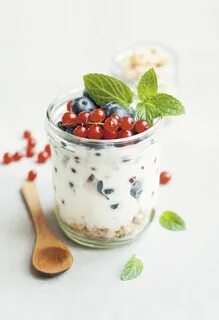 Кефир с ягодами