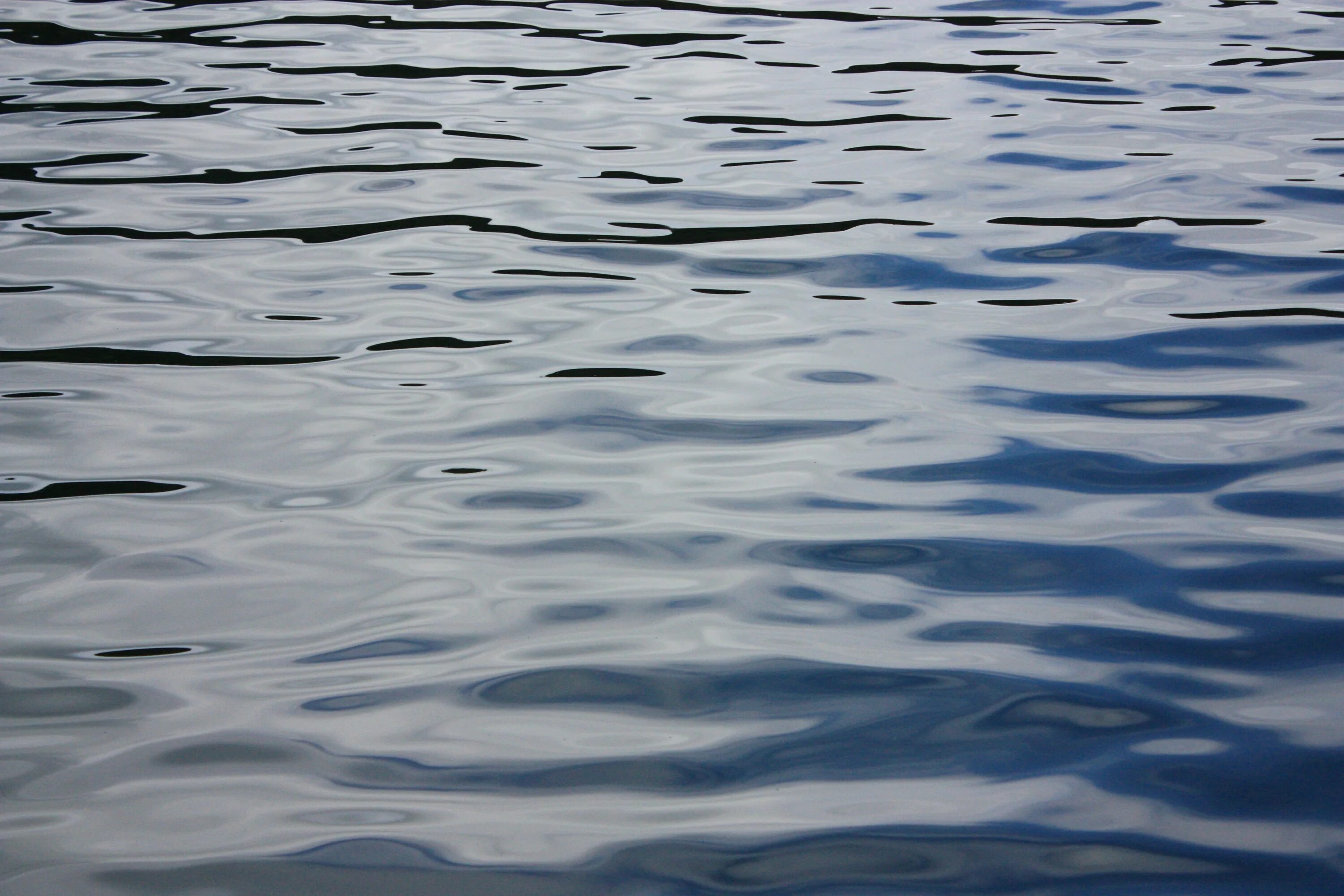 Водная гладь. Гладь воды река. Озеро гладь воды. Тихая гладь воды. Вода из озера в бассейн