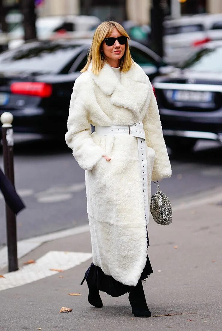 Пальто оверсайз стрит стайл. Овчина тиградо дубленка. Модный зимний лук 2022. Модные шубы. Шубка teddy bear coat.