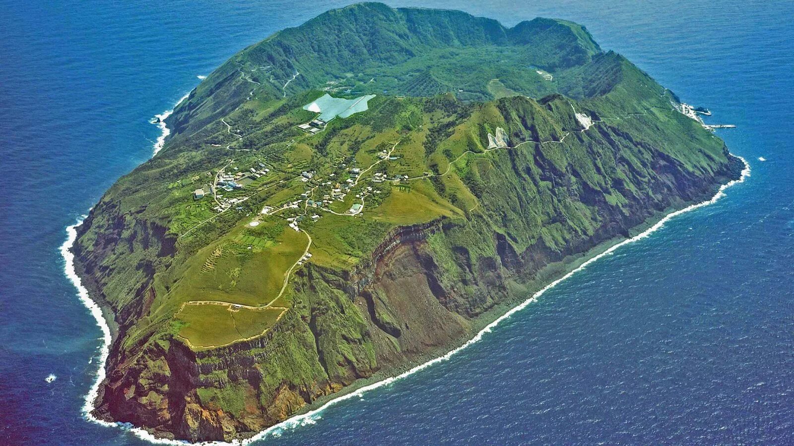 Самый большой архипелаг северной америки. Остров Аогашима, Япония. Вулкан Аогасима, Япония. Остров Идзу. Аогашима вулканический японский.