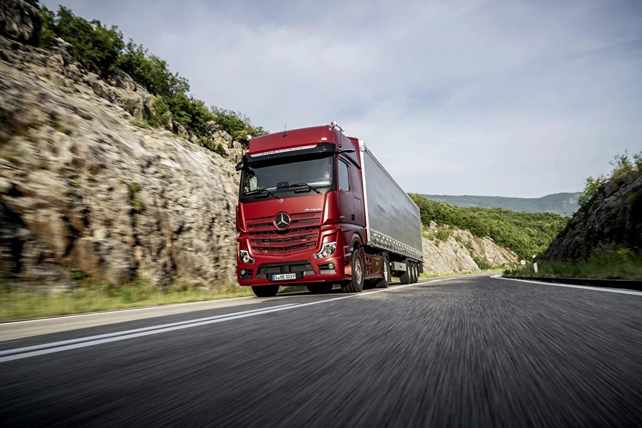 Mercedes-Benz Actros. Mercedes Benz Actros фургон. Mercedes-Benz Actros 1863. Мерседес Бенц Актрос 2019.