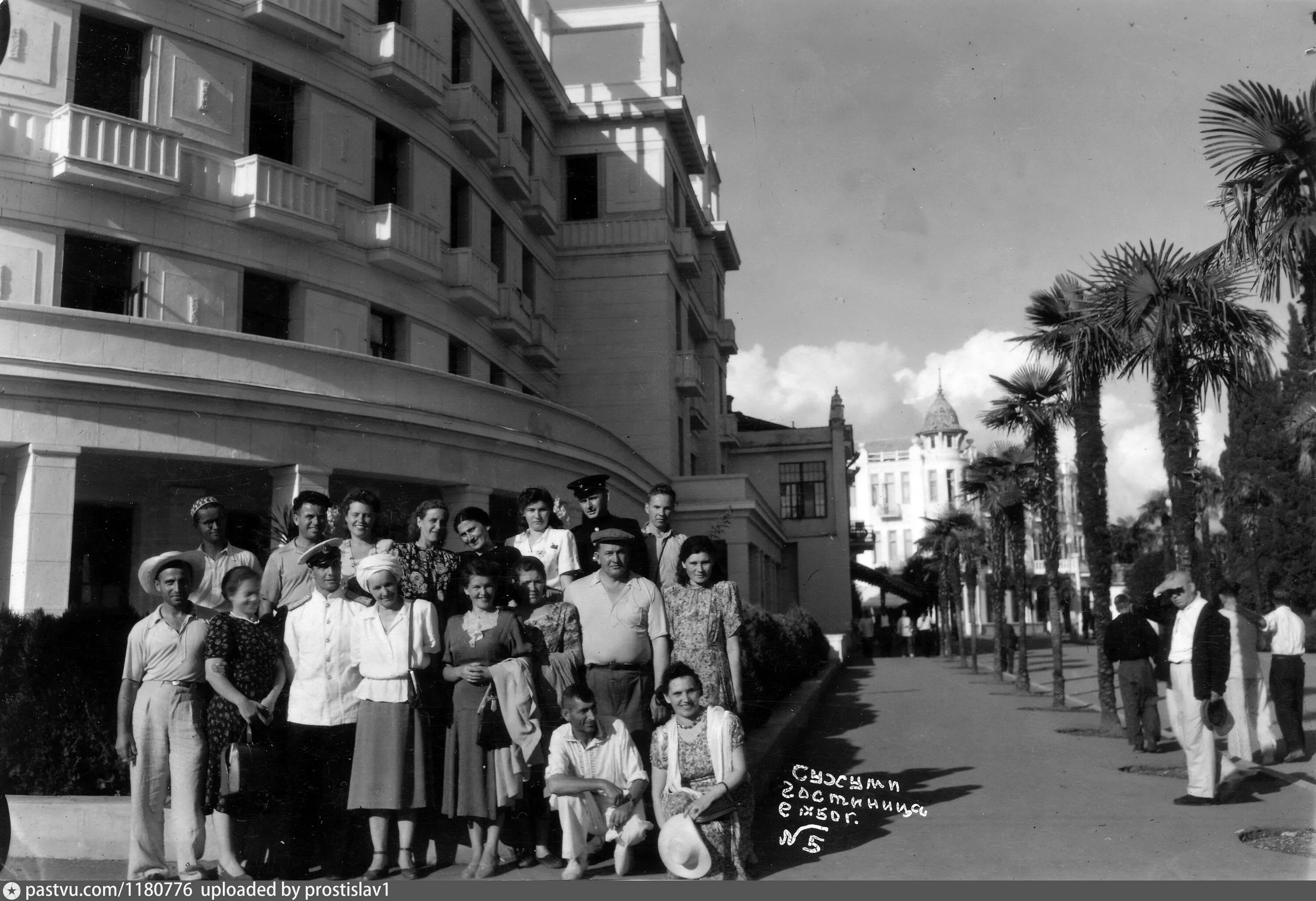 Абхазия 1938. Отель 1950 Владикавказ. Ретро отель в Абхазии. Старый Сухум фото.