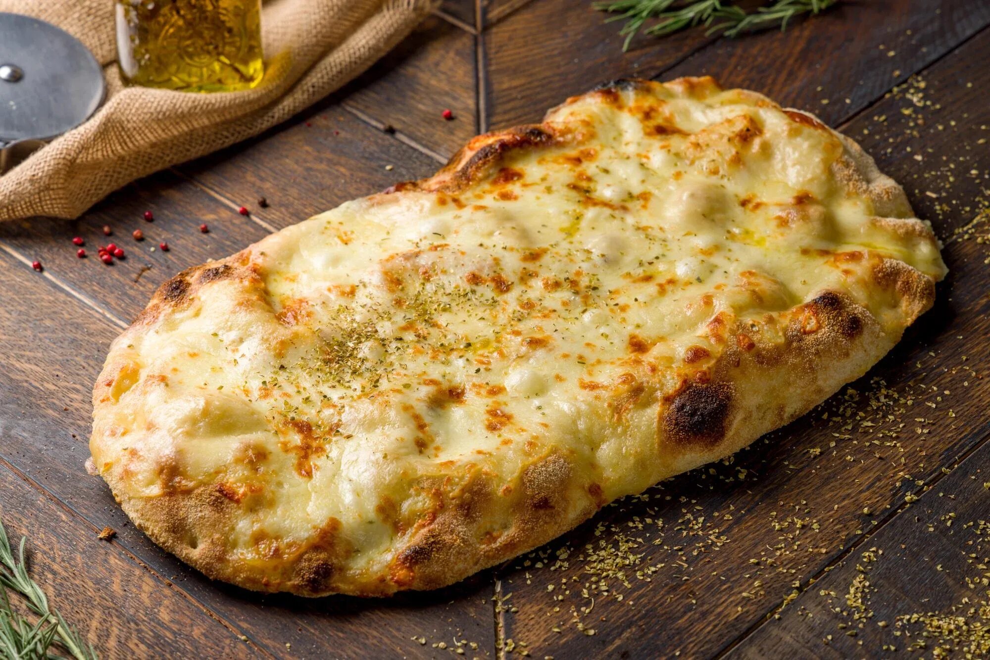 Римское тесто рецепт. Римская пицца четыре сыра. Римская пицца сырная. Римская пицца тесто. Италия 4 сыра.