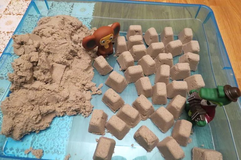 Лепим песком. Фигуры из кинетического песка. Кинетический песок в детском саду. Игры с кинетическим песком. Лепка из кинетического песка для детей 2-3 лет.