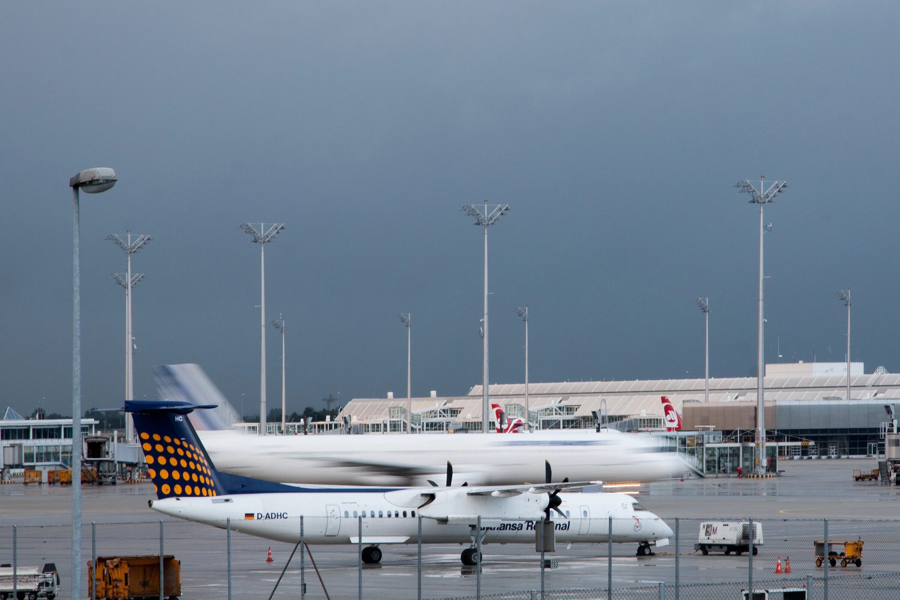 Airport 6. Самолет и аэропорт. Аэропорт Мюнхена. Аэропорт Мюнхен самолеты. Tarmac аэропорт.