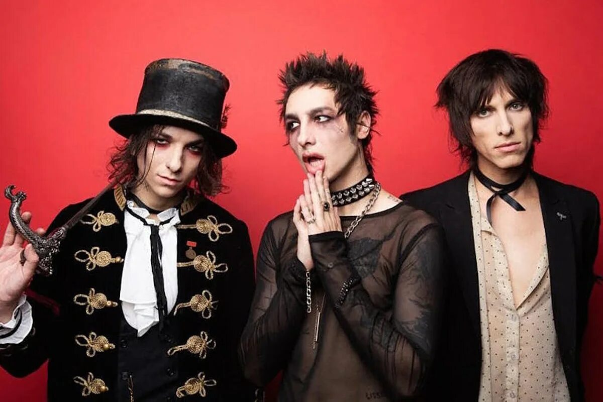 Palaye royale dead. Группа Palaye Royale. Группа Palaye Royale участники. Palaye Royale Ремингтон. Palaye Royale 2022.