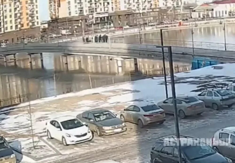 Астрахань девочка упала 2025