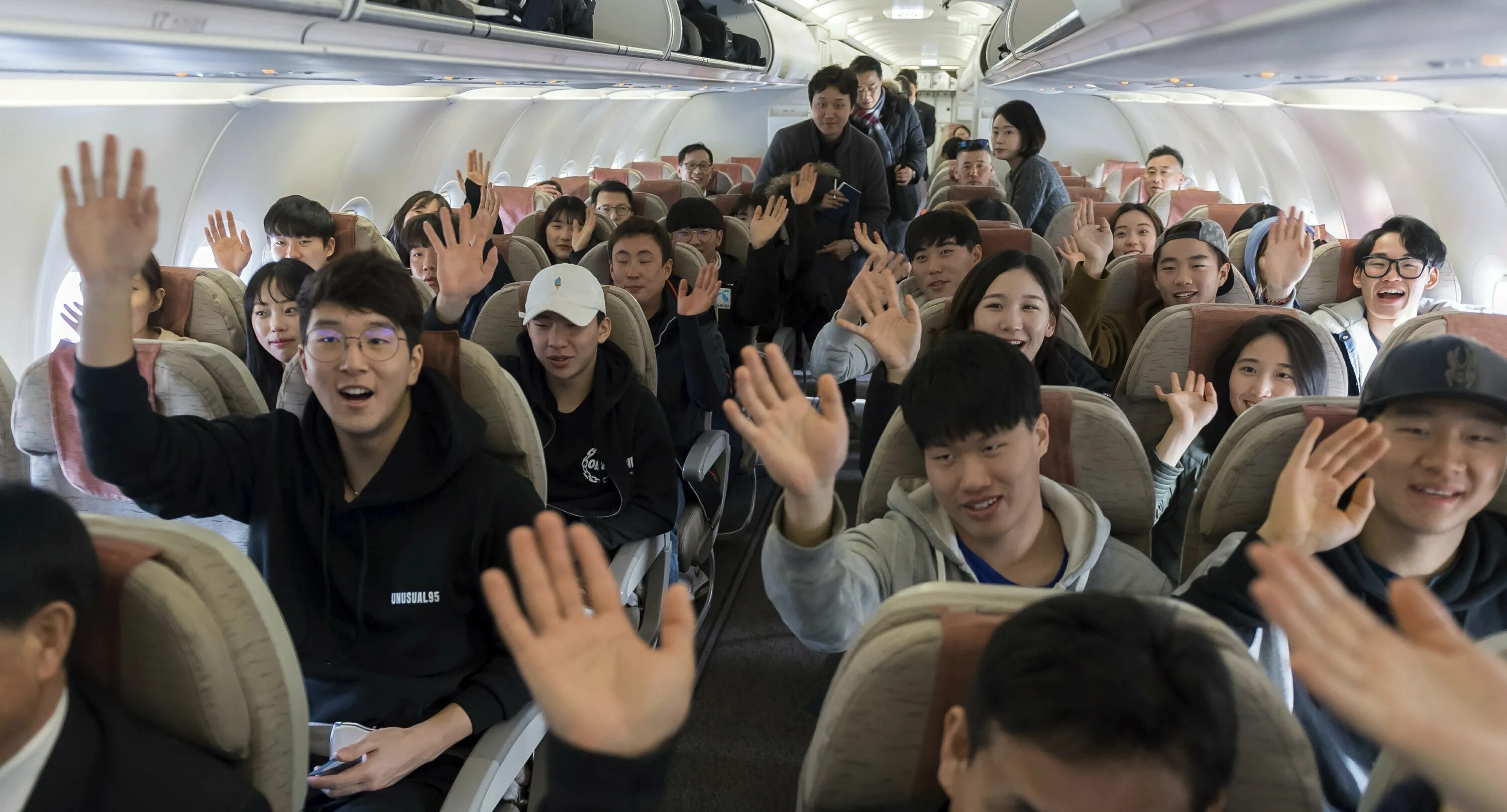 Можно ли поехать в корею. Аэропорт Северной Кореи. Путешествие в Корею. Самолет Корея. Южная Корея путешествие.