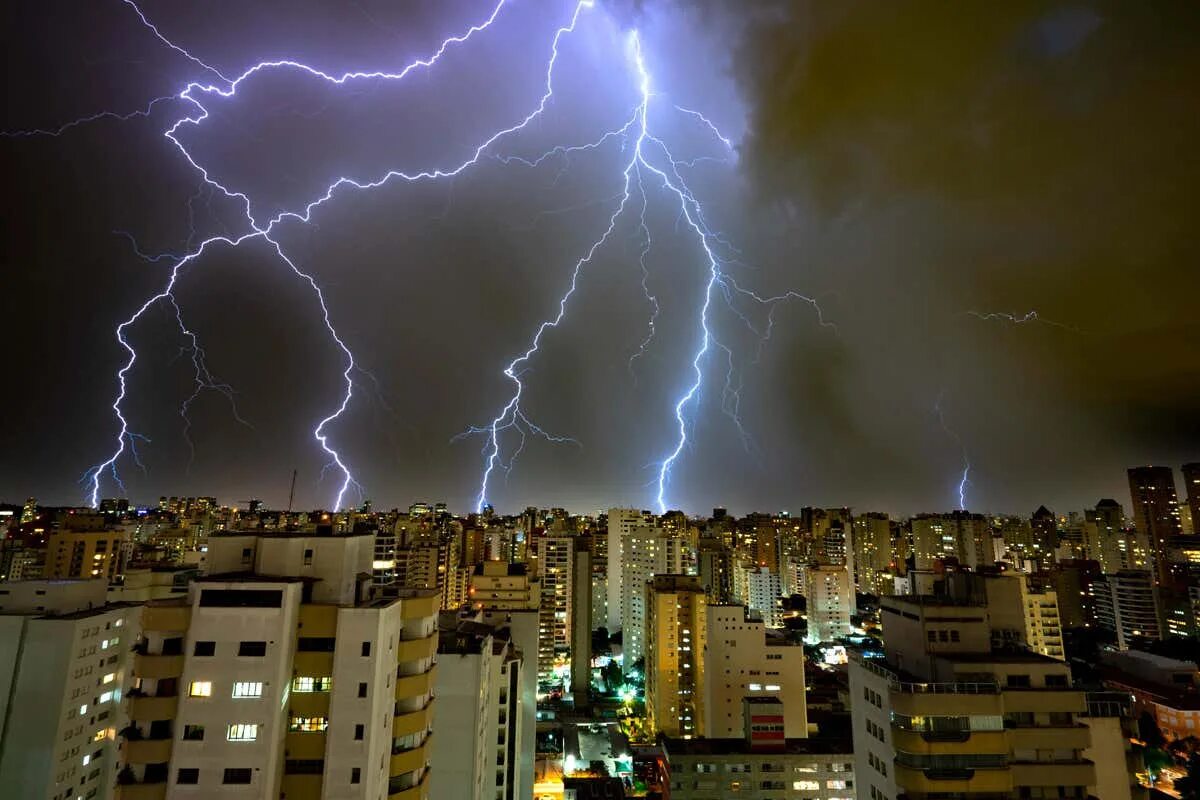 Flash lightning. Молния электричество. большая молния. найроби lightning.