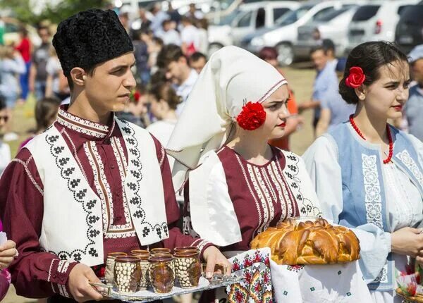 Гагаузы вероисповедание. Гагаузы. Гагаузские традиции и обычаи. Хедерлез. Быт гагаузов и Болгар.