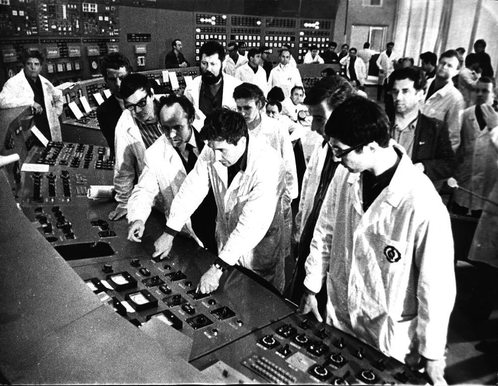 Строительство первых атомных электростанций. Атомная электростанция в обнинске 1954. Нваэс 1-2 блок. Сибирской атомной электростанции в 1960. Нововоронежская аэс ссср.