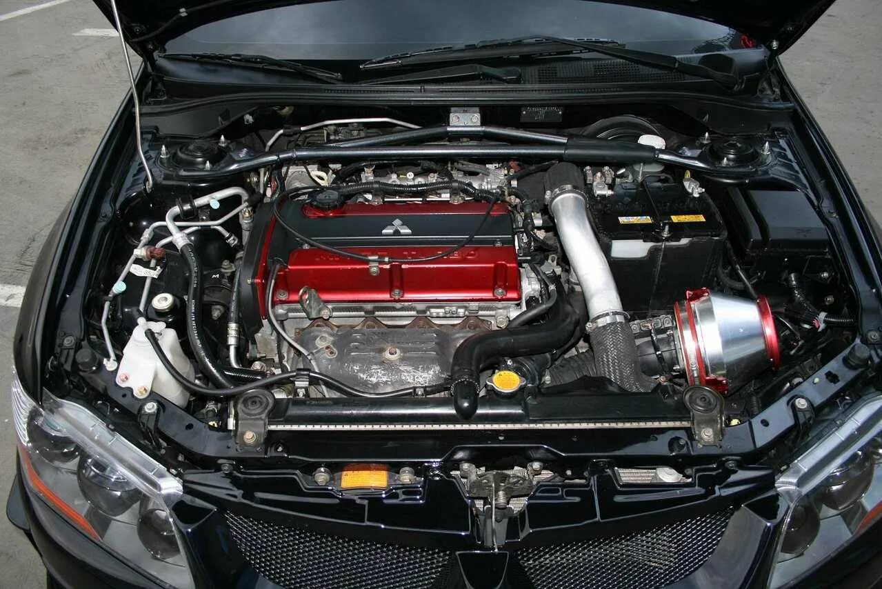 Митсубиси Лансер 9 Эволюшн двигатель. Mitsubishi Lancer Evolution 9 двигатель. Mitsubishi Lancer 10 мотор. Lancer Evolution 9 под капотом.