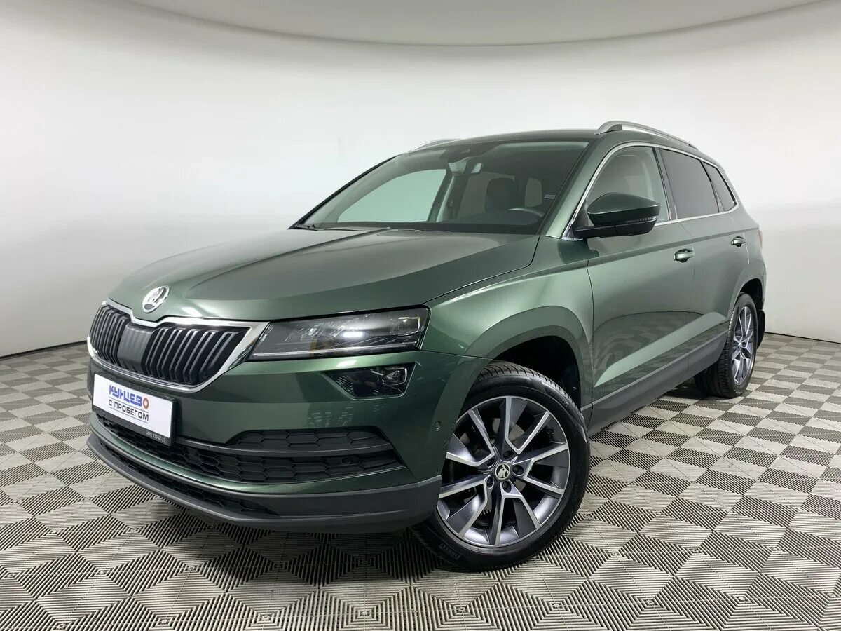 Шкода карок 2017. Skoda karoq 2021. Шкода карок 2021 фото. Шкода карок дилера в москве. Карок серый платинум металлик.