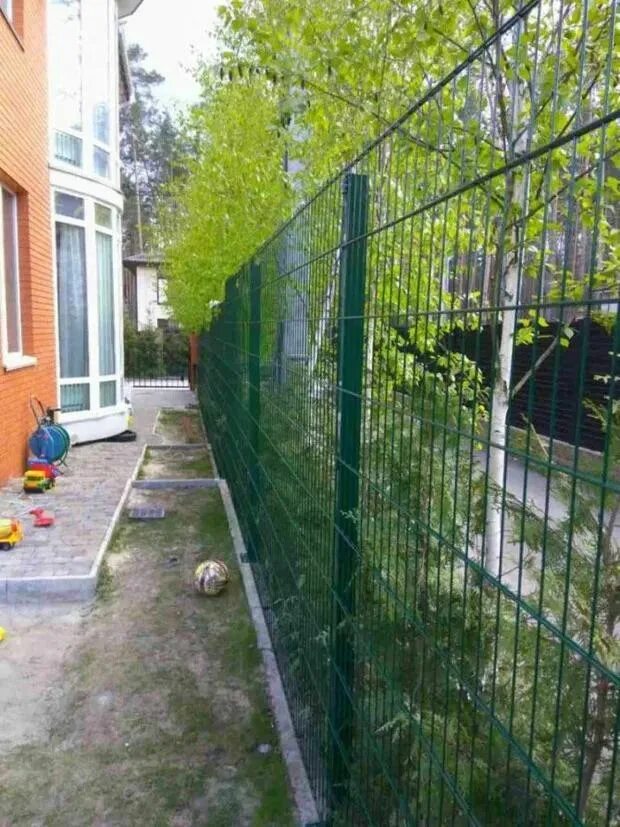 Купить 3 д сетку. Забор Фрэнсис 3д. Секционный забор из сетки. Забор сетка зеленая. Забор из сварной сетки.