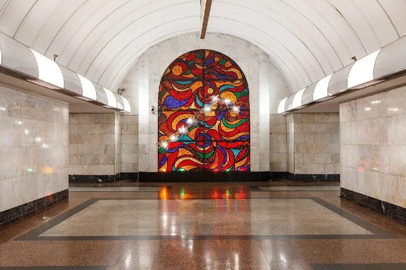 Станция свиблово. Где расположено панно на станции лефортово. Мозаичное панно на станции метро серпуховская. Метро электрозаводская бкл. Самарское метро станция советская.