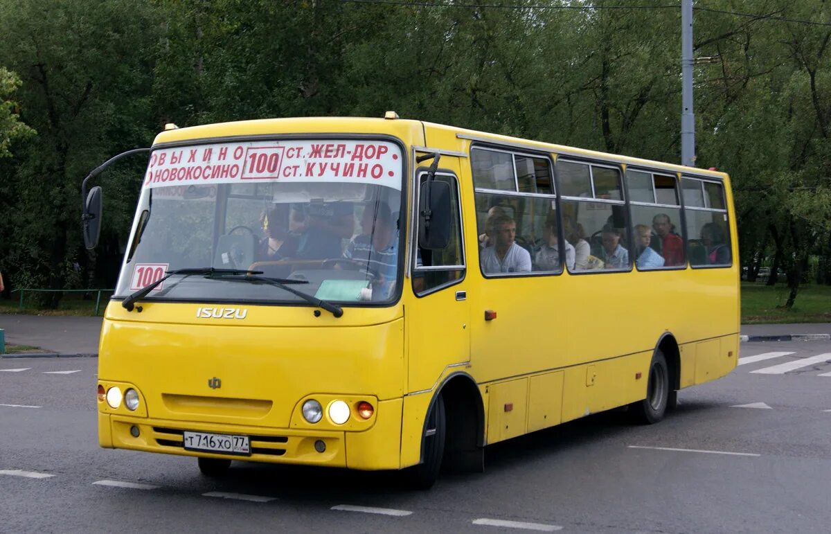 Движение 100 автобуса. Маршрутка 100. выхино автобусы. железнодорожный автобус. автобус c710.