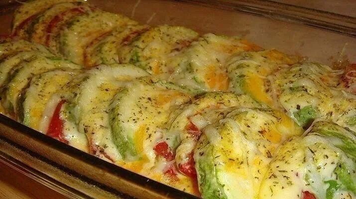 Кабачки с помидорами, сыром и чесноком в духовке - рецепт с фото