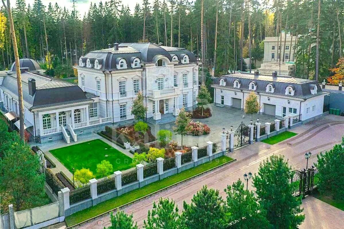 Барвиха рублевка москва. Дом на рублевке сады майендорф. Интерьеры домов на рублевке. Резиденция версаль рублевка. Почему ушел рублевка.