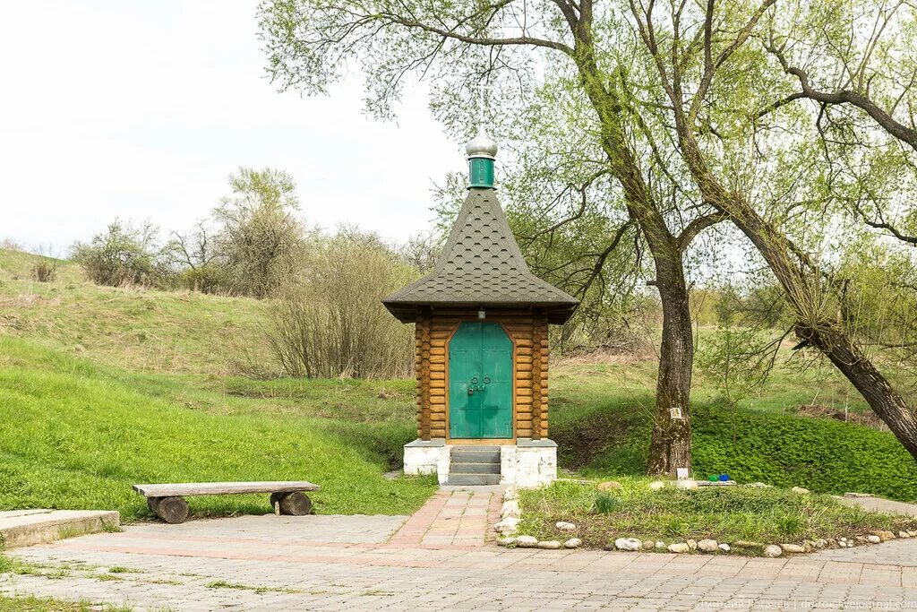 Родник г москва. Белый колодец Зарайск. Святой колодец Зарайск. Чудодейственный источник «белый колодец» (г. Зарайск). Зарайск Святой источник.