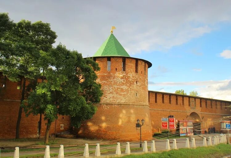 Кладовая башня Нижегородского Кремля. Кладовая башня Кремля Нижний Новгород. Пороховая башня Нижегородского Кремля. Музей «кладовая башня» Нижний Новгород.