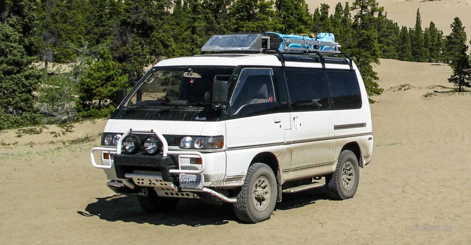 Купить делику в хабаровске. Mitsubishi Delica l300. Mitsubishi Delica 4x4. Mitsubishi l300 Делика. Мицубиси Делика л 300.