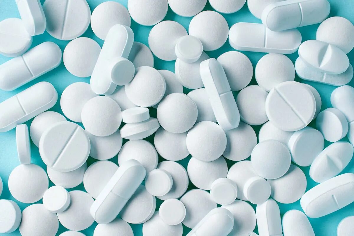 разноцветные таблетки. таблетки. фон для презентации лекарственные препараты. Tablets medicine. яркие таблетки.