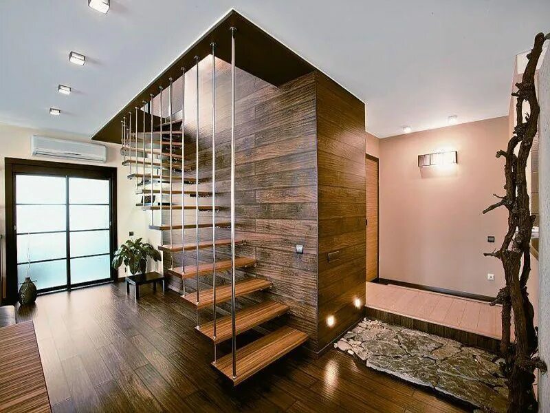 Перегородка 2 этаж. Лестница с деревянными рейками. Стеллаж под лестницей. Перегородка 2 этаж. Реечное ограждение лестницы.