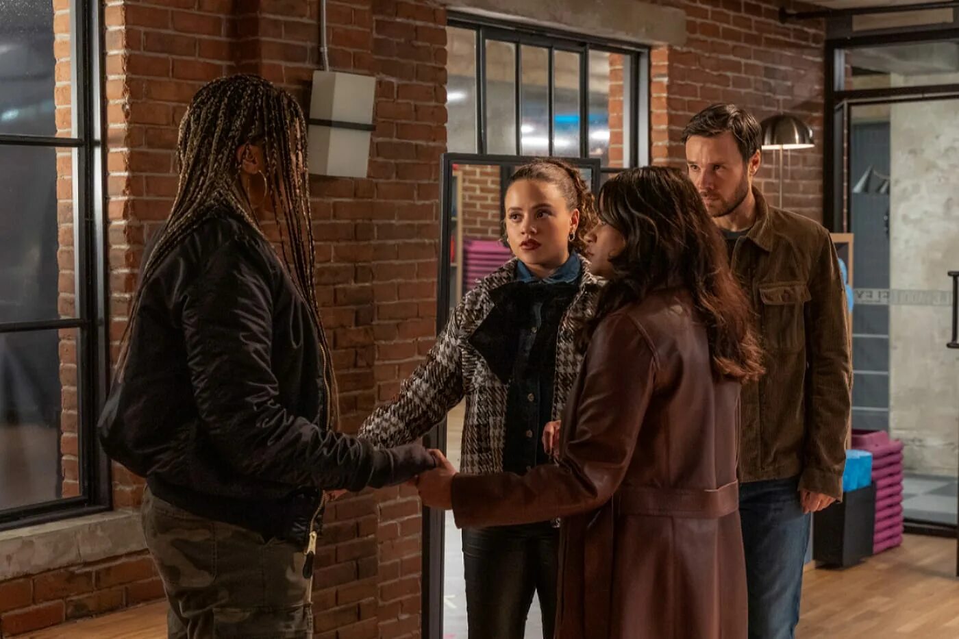 Зачарованные 4 1. Фиби холливелл. Зачарованные 4 x 8. Зачарованные 4 1. Зачарованные 4 1.