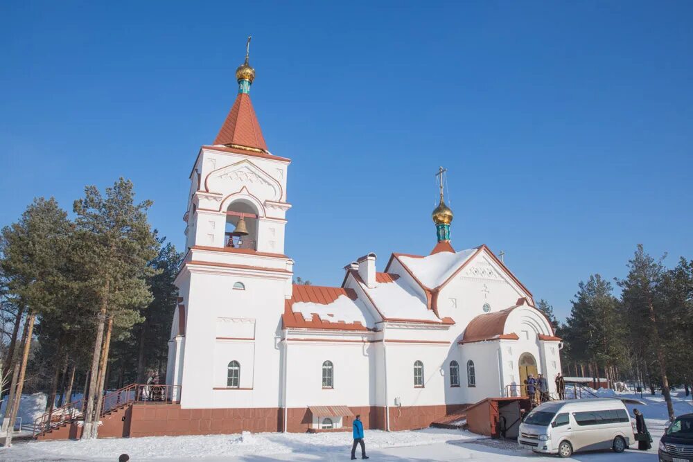 Храм воскресения христова красноярск солнечный. Поселок солнечный храм. Поселок солнечный сосновский район. Храм воскресения христова красноярск солнечный расписание. Храм долгодеревенское челябинская.