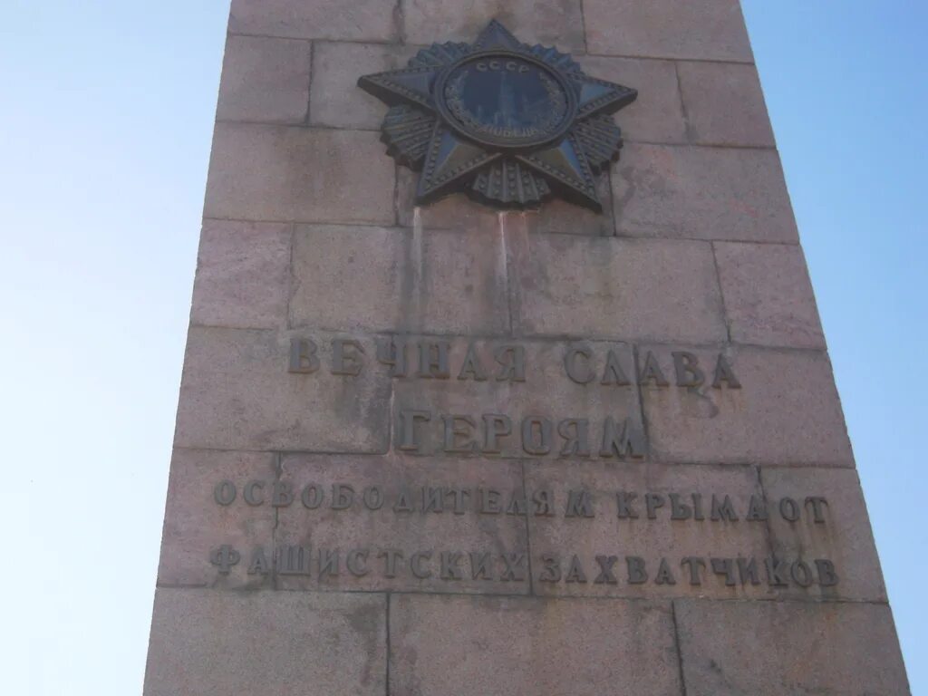 Чем отличается мемориал от обелиска