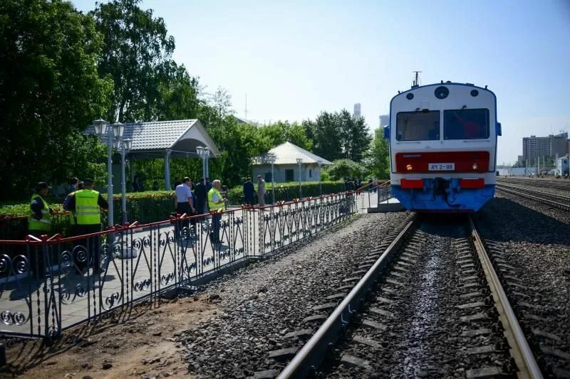 По кольцевой железной дороге курсируют 25 поездов. Городская электричка. Городская электричка Москва. Поезд в черте города. Инфраструктура РЖД.