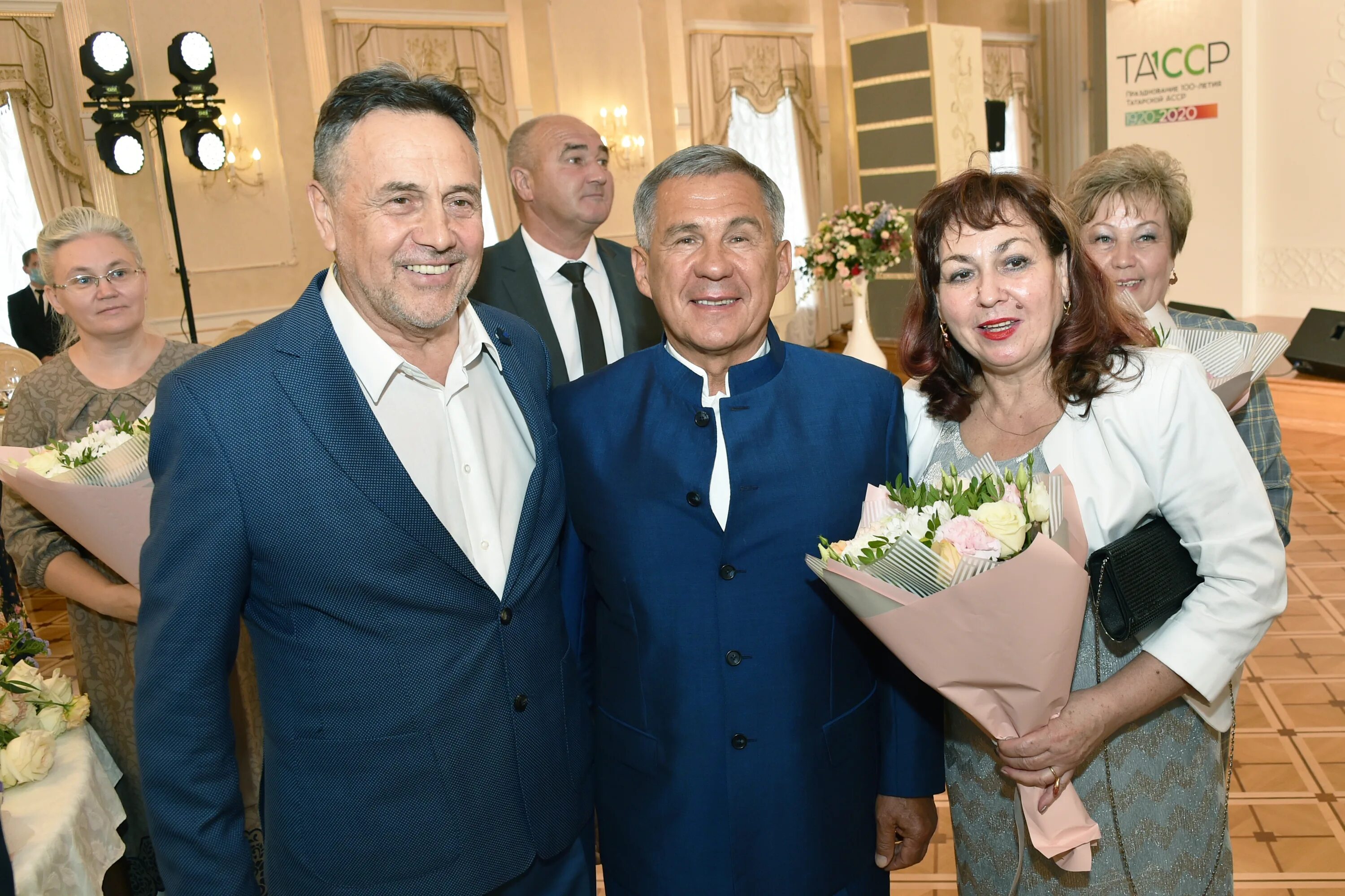 Сколько лет рустама минниханова