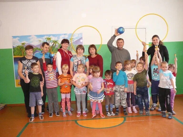 физкультурные праздники в доу. спортивный праздник к 23 февраля в детском саду с родителями сценарий. спортивный праздник мама папа я спортивная семья. спортивный праздник в детском саду с родителями. спортивный праздник с родителями в детском саду.