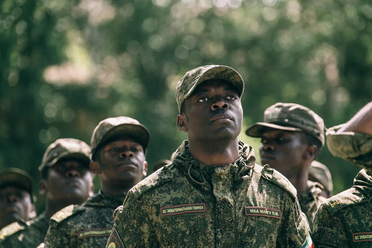 военнослужащие иностранные граждане. война в приднестровье униформа армии молдавии. военная служба рф. рязанское училище вдв спецназ. чернокожие в российской армии.