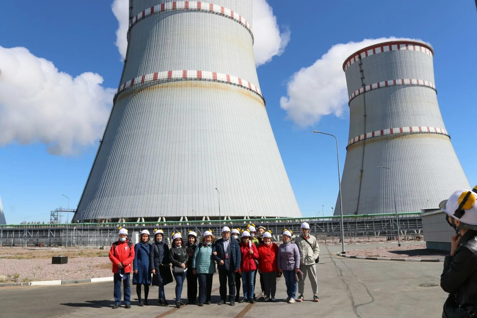 Аэс много в. Ленинградская атомная станция. Атомная электростанция Росатом. АЭС России Ленинградская. ЛАЭС Ключевская.