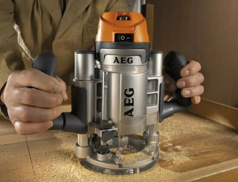 станина для фрезерного станка по дереву bosch. фрезер бош 1200 ае. домашний фрезер по дереву. фрезер ручной по дереву omax. Gmf 1600 ce professional.