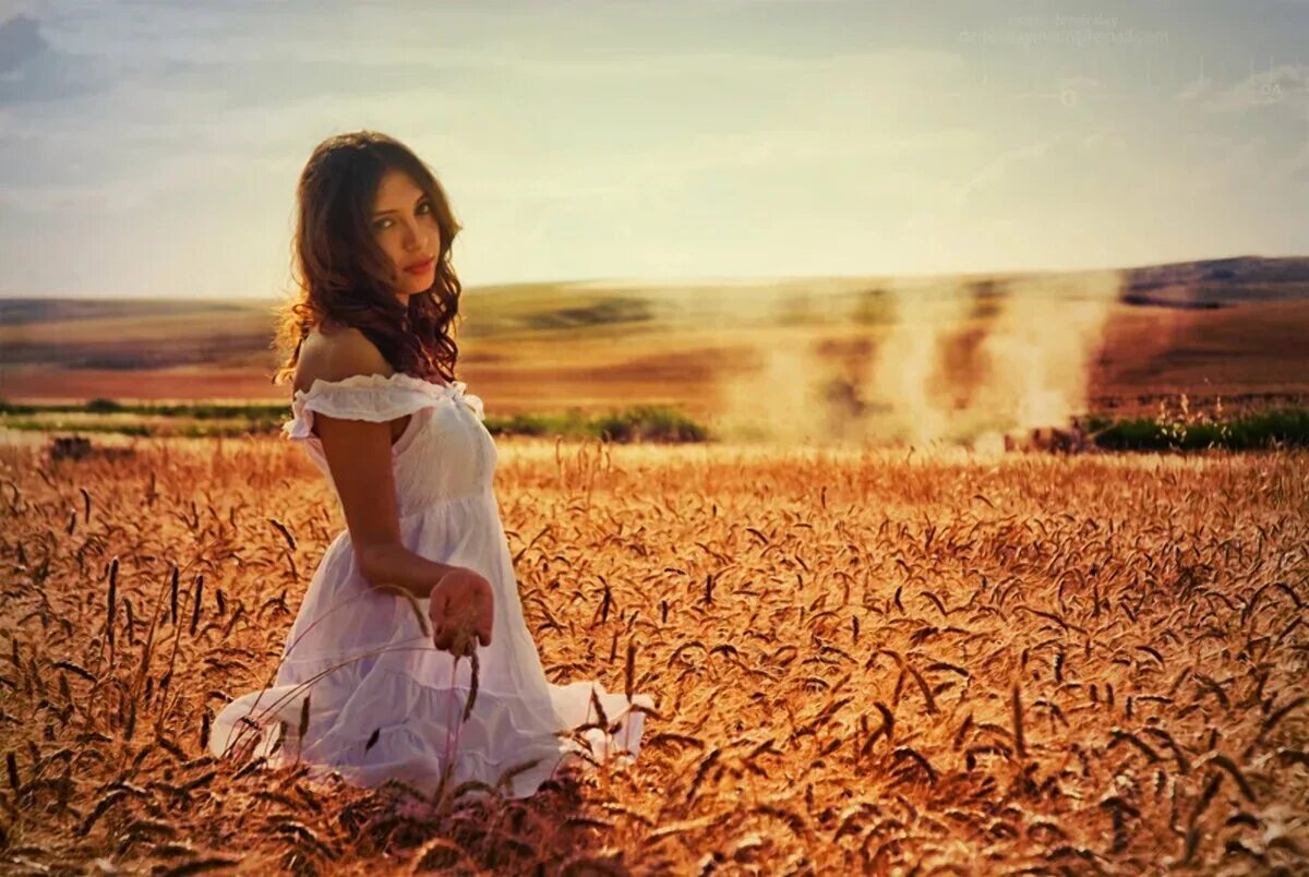 Фотосессия в поле. Девушка в поле. Фотосессия в пшеничном поле. Девушка в поле фотосессия.